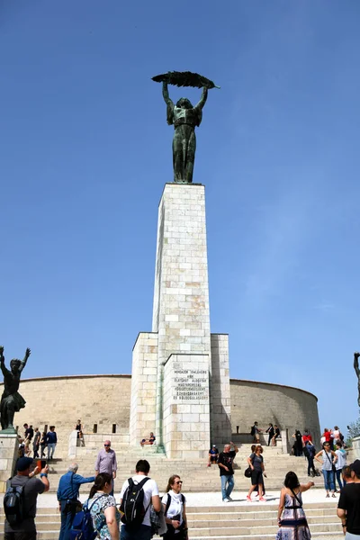Estátua da Liberdade marco da Cidadela em Budapets — Fotografia de Stock