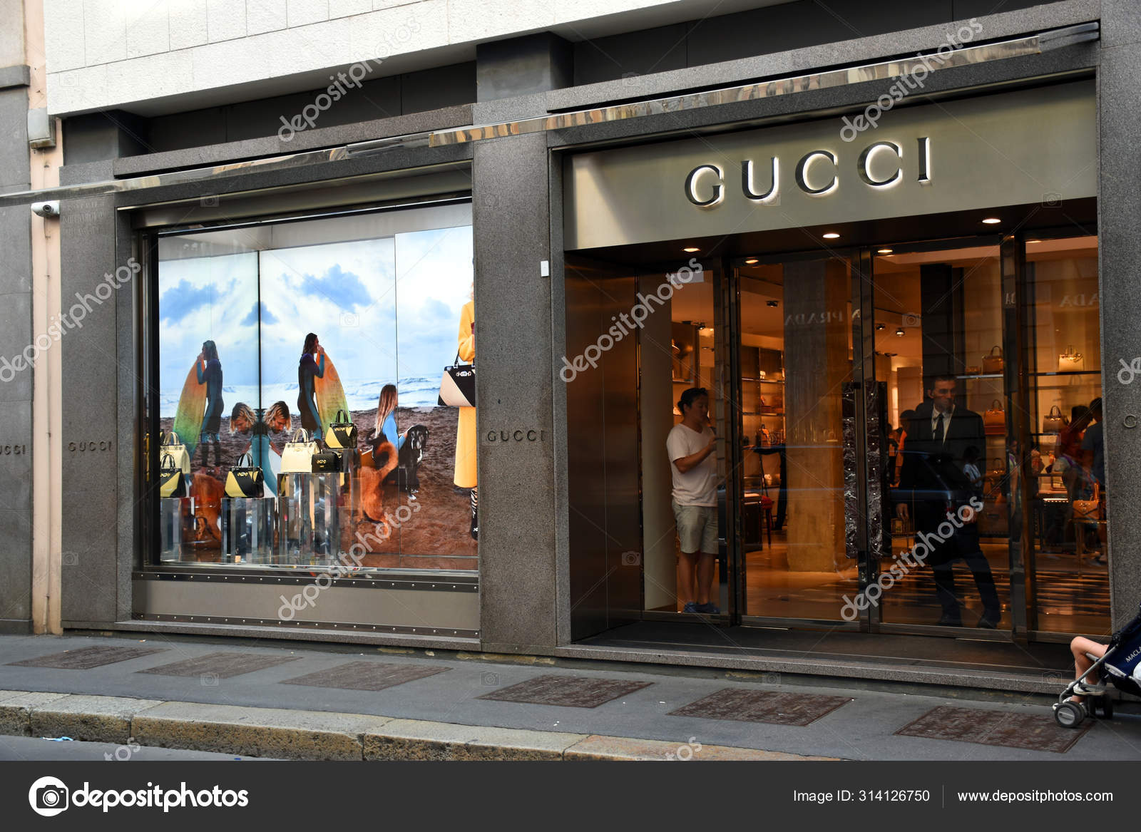 talsmand moronic Kritisk Milan Italy 2019 Storefront Entrance Gucci Store Monte Napoleone – Stock  Editorial Photo © balazs.sebok@outlook.com #314126750