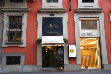Milan, İtalya 6 Temmuz 2019: Milano şehir merkezinde Gibe barı ve İtalyan restoranı 