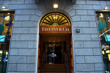 Milan, Italy07.06.2019: Amerika 'nın lüks mücevherleri Tiffany & Co.. 