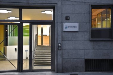 Milan, İtalya, 08.04.2019: Prometeia 'nın girişi, danışmanlık hizmetleri, yazılım çözümleri ve Risk, Varlık ve Performans Yönetimi konularındaki ekonomik araştırmaların önde gelen sağlayıcılarındandır