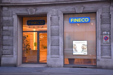 Milan, İtalya, 08.04.2019: giriş, Fineco Merkezi önü. Finecobank Banca Fineco Spa, kısaca Finecobank (Finecobank), İtalyan finans şirketi.