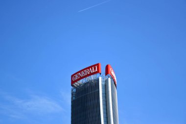 Milano, İtalya, 14.07.2019: Gökdelen Zaha Hadid - Bükülmüş Kule Generali, Lo Storto, General Group 'un merkezi, Milano' daki şehir hayatının yeni, modern yerleşim bölgesi