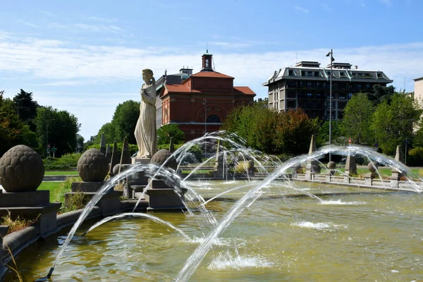 Brunnen der vier Jahreszeiten am Julius-Caesar-Platz — Stockfoto