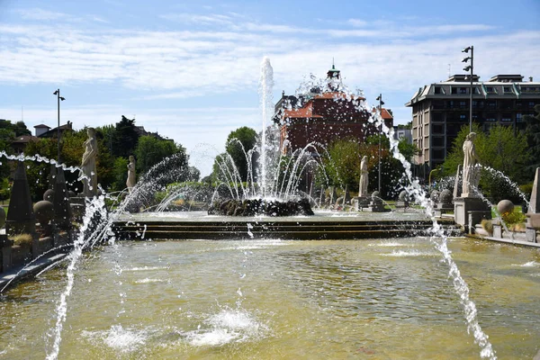 Fuente de las Cuatro Estaciones en la Plaza Julio César — Foto de Stock