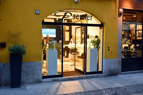 Milan Italy 2019 Storefront Entrance Premier Luxury Skincare Products Store — 스톡 사진