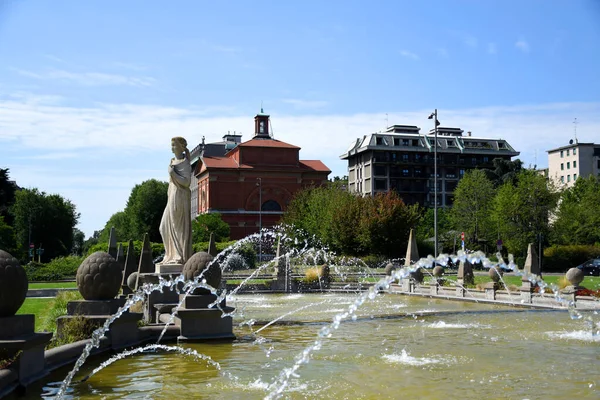 Fontaine des Quatre Saisons Place Jules César — Photo
