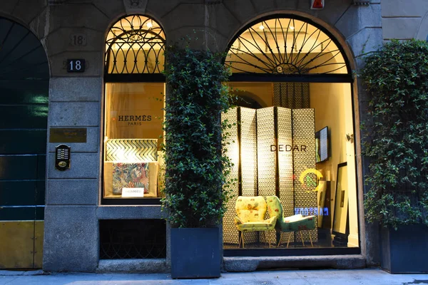 Milán Italia 2019 Storefront Entrada Romántico Barrio Arte Brera Herms —  Fotos de Stock