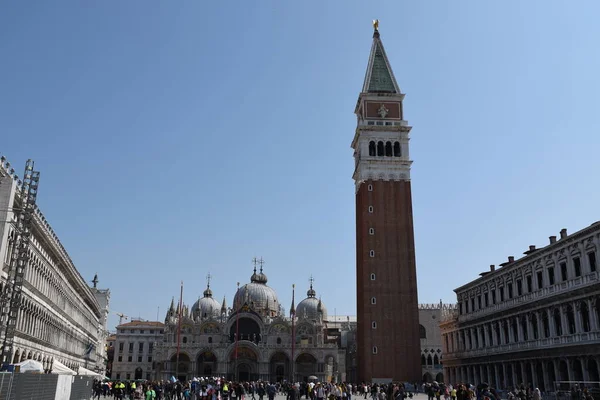 意大利威尼斯 2019年4月19日 圣马可广场 Mark Campanile 是圣马可广场 Piazza San Marco 圣马可大教堂的钟楼 — 图库照片