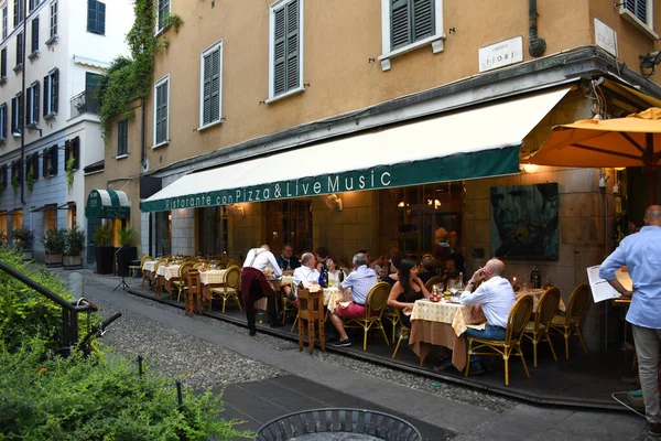 Мілан Італія 2019 Традиційні Італійські Ресторани Хорошою Їжею Вином Красивих — стокове фото