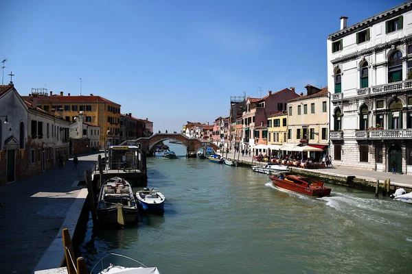 Venezia Aprile 2019 Canali Con Barche Ponti Strade Edifici Venezia — Foto Stock
