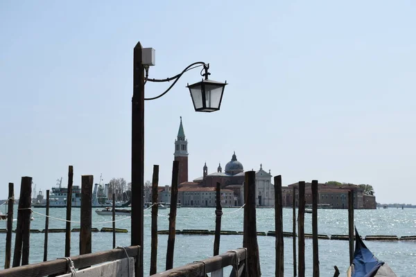 Veneza Itália 2019 Lâmpada Rua Cais Gondola Traghetto Gondole Molo — Fotografia de Stock