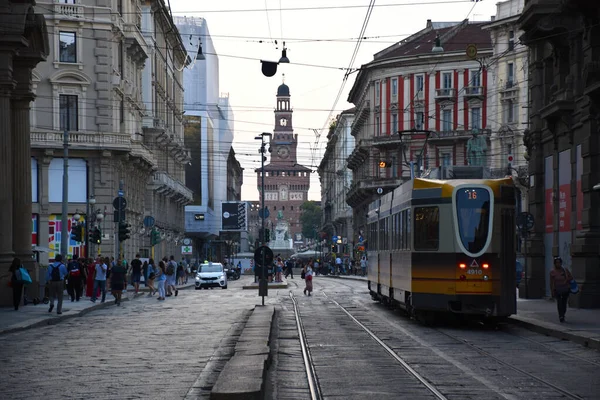 Milão Itália 2019 Vista Castello Sforzesco Castelo Sforzesco Com Bonde — Fotografia de Stock