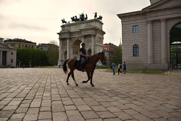 Milan Talya 2019 Talyan Atlı Polisi Milano Şehir Kapısı Sempione — Stok fotoğraf