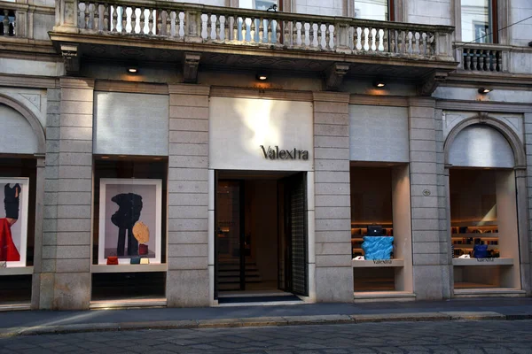 Milán Italia 2019 Valextra Boutique Escaparate Entrada Alessandro Manzoni —  Fotos de Stock
