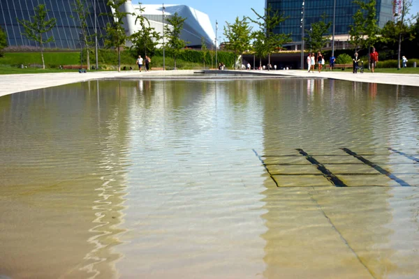 Lago Artificial Praça Elsa Morante Piazza Elsa Morante Com Reflexo — Fotografia de Stock