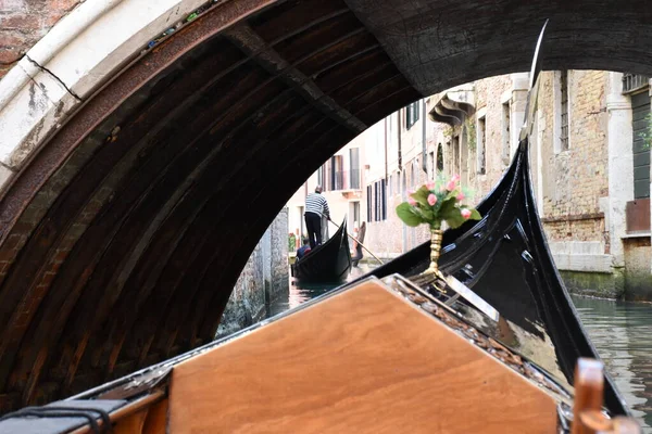 Βενετία Ιταλία 2019 Ιδιωτικό Ρομαντικό Ταξίδι Γόνδολα Στο Μεγάλο Κανάλι — Φωτογραφία Αρχείου