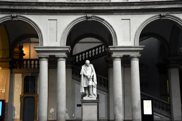 Milão Itália 2019 Escultura Carlo Ottavio Castiglioni Pátio Principal Palazzo — Fotografia de Stock