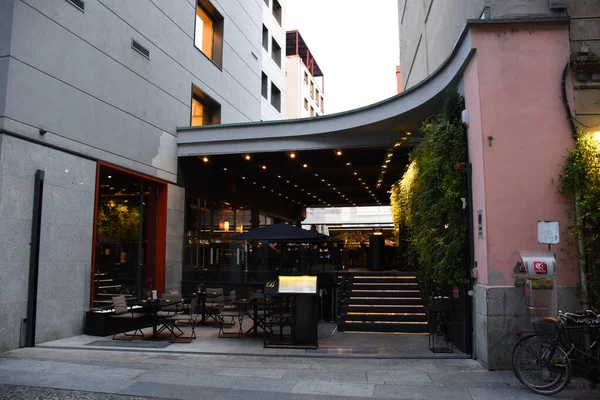 ミラノ イタリア 2019 ロマンチックで芸術的な地区の有名な高級寿司B日本料理レストランとカクテルバーの入り口 ディスプレイ 庭の場所 Brera Art District — ストック写真