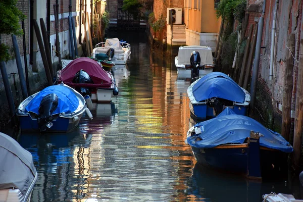 Wenecja Włochy 2019 Piękny Oszałamiający Kolorowy Malowniczy Widok Mały Kanał — Zdjęcie stockowe