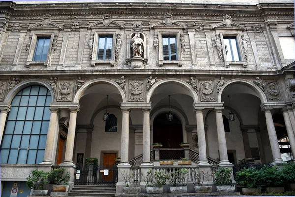 Perto Histórico Palácio Escola Palatina Palazzo Delle Scuole Palatine Milão — Fotografia de Stock