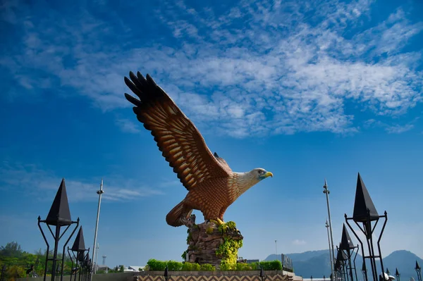 Langkawi, Malezya 08.12.2019: Kartal Meydanı ya da Dataran Lang, Langkawis 'in en bilinen insan yapımı cazibelerinden biridir.