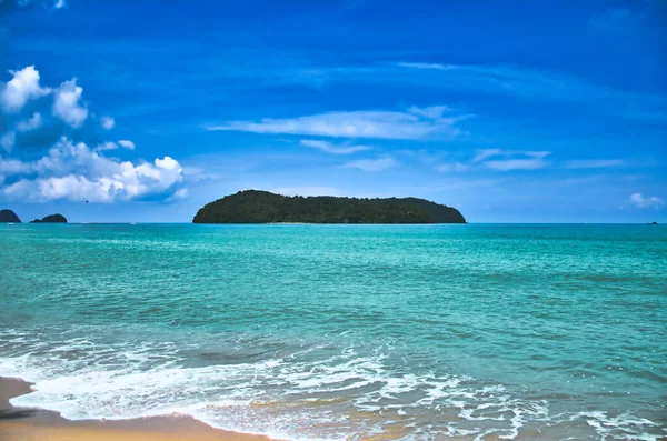 Onde Del Mare Azzurro Delle Andamane Sotto Cielo Blu Raggiungendo — Foto Stock