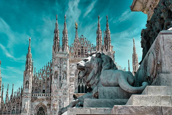 Лион Охраняет Миланский Католический Собор Италии Миланский Собор Является Крупнейшей — стоковое фото