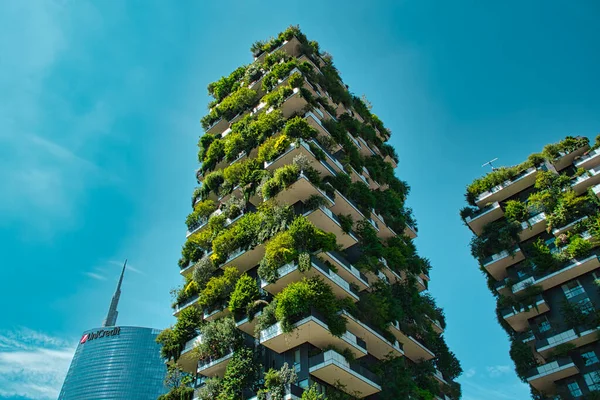 Милан Италия 2020 Вертикальный Лес Bosco Verticale Инновационный Небоскреб Green — стоковое фото