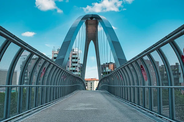 Milán Italia 2020 Moderna Pasarela Ciclista Peatonal Que Conecta Plaza —  Fotos de Stock