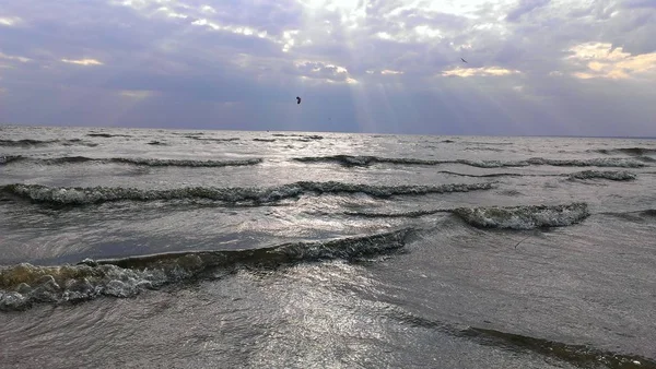 Море Волны Закат Волшебные Лучи Солнца — стоковое фото