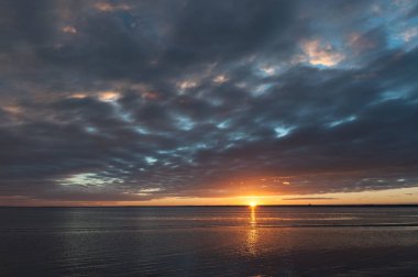 Bulutlar ile Beatiful gün batımı