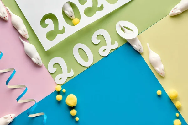 Fondo de papel diagonal festivo para Año Nuevo 2020 con ratones —  Fotos de Stock