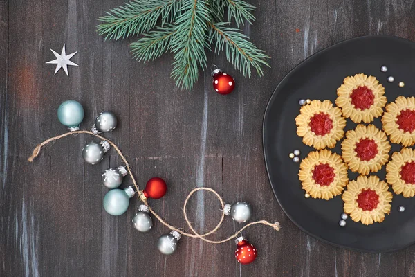 Flat lay with Xmas decorations in gray and red and jam cookies o — Stock Photo, Image