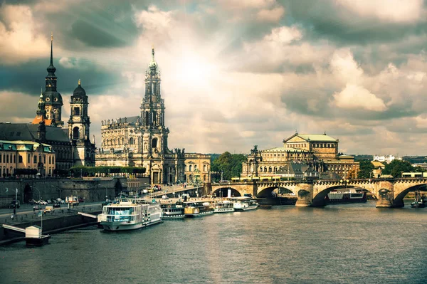 Dresden Old Town Panoraması, renkli görüntü — Stok fotoğraf