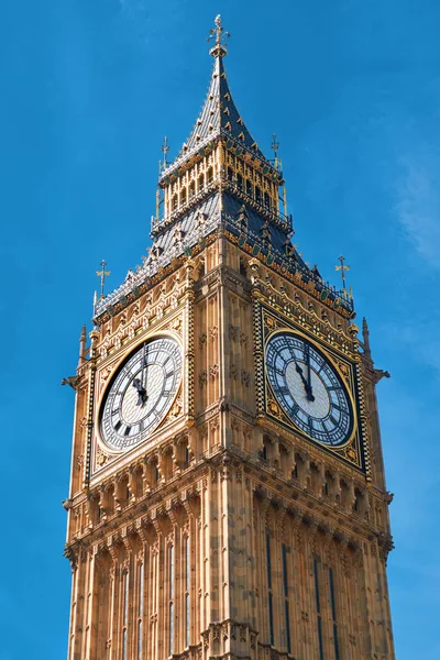 Närbild på Big Ben klocktornet i London, Storbritannien — Stockfoto