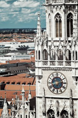Kule new town hall ve çatıları Münih