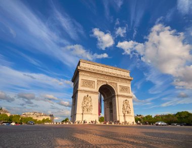 Arc de Triumph Paris, Fransa, parlak bir öğleden sonra