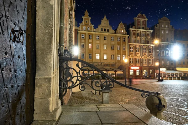 Stare domy na Rynku we Wrocławiu w nocy — Zdjęcie stockowe