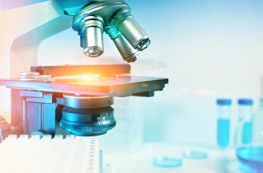 Işık mikroskobu ve işçiliğe yakın bilimsel arkaplan