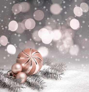 Kış arkaplanındaki Noel süslemeleri, metin alanı