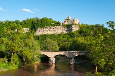 Merkezi Almanya'da rudelsburg kalesi kalıntıları