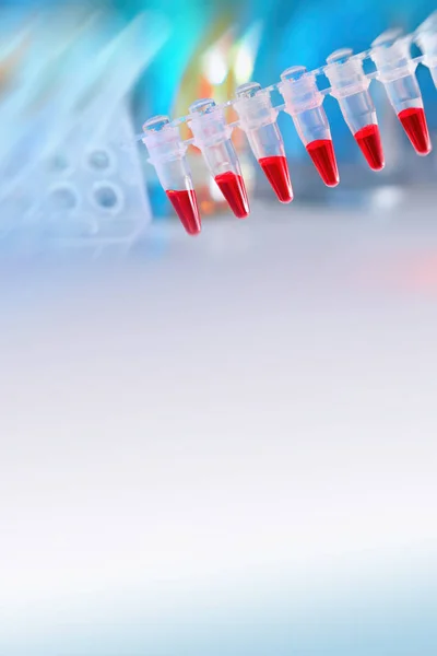파란색 과 빨간색으로 된 텍스트 공간 이 있는 네모 안의 과학적 배경 — 스톡 사진