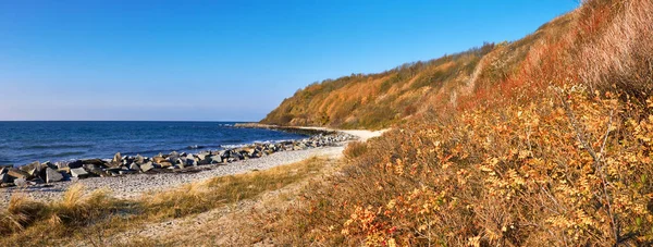 Praia deserta na ilha Hiddensee no norte da Alemanha no outono — Fotografia de Stock
