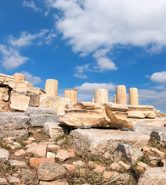 Pietre antiche intorno al Partenone sull'Acropoli, Atene, Grecia — Foto Stock