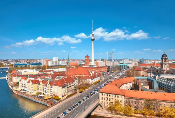 Luftaufnahme von Berlin-Mitte an einem hellen Tag im Herbst, inklusive — Stockfoto