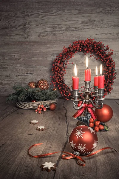Decorazioni natalizie vintage su legno, spazio di testo — Foto Stock