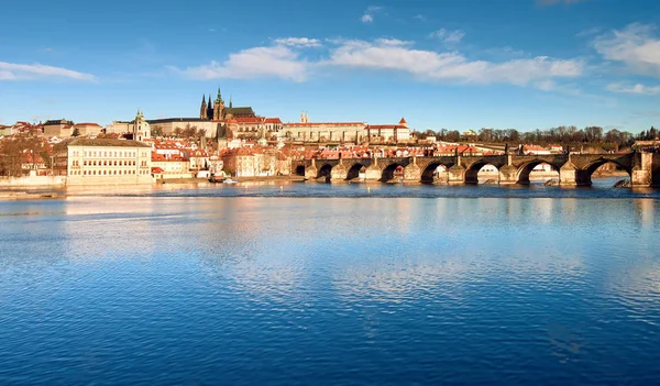 Charles Bridge, St. Vitus Cathedral and other historical buildin — Stock Photo, Image