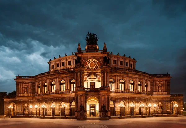 Dresden Operateater på natten — Stockfoto