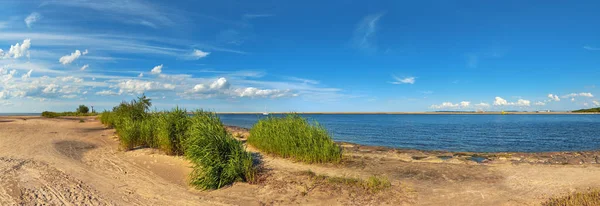 Панорамное изображение устья реки Свина в Свиноуйске, Польша — стоковое фото
